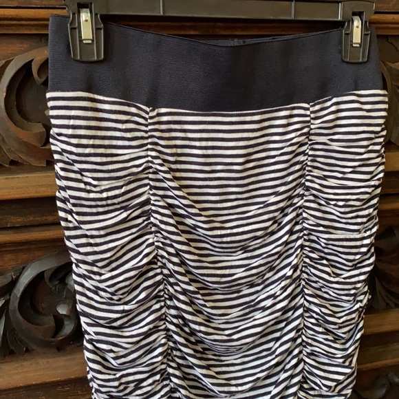 Striped Pencil skirt - Picture 2 of 9